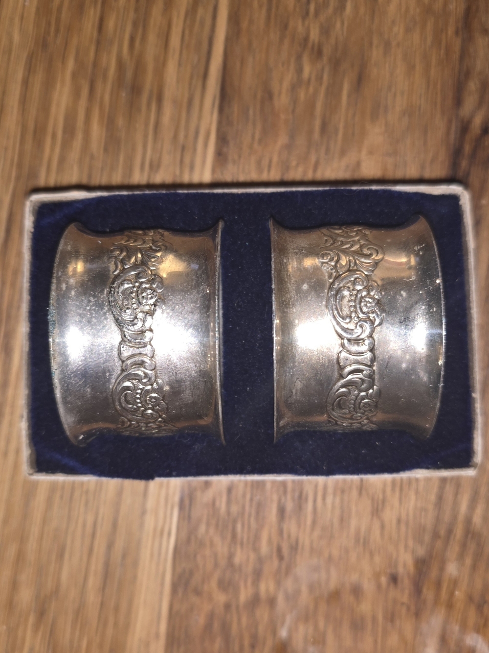 Wallace Silversmiths Silver Embossed Napkin Rings Set Of 8